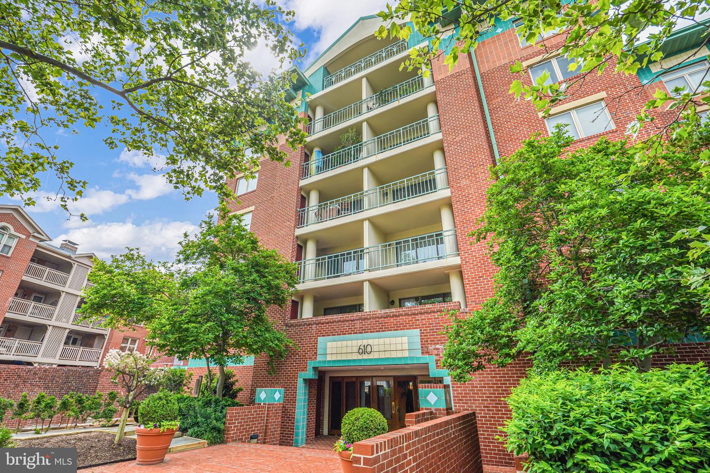 610 N West St #102