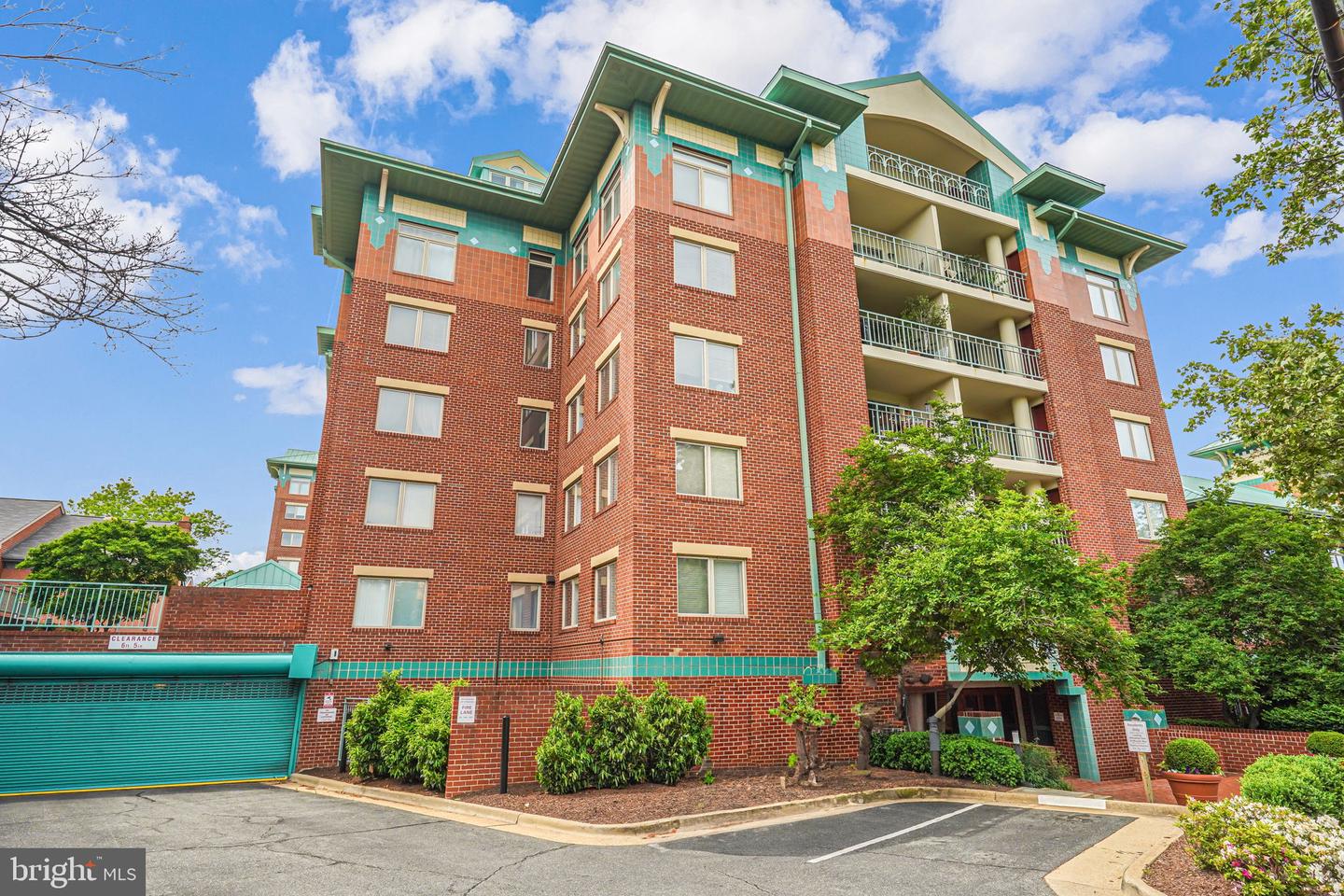 610 N West St #102
