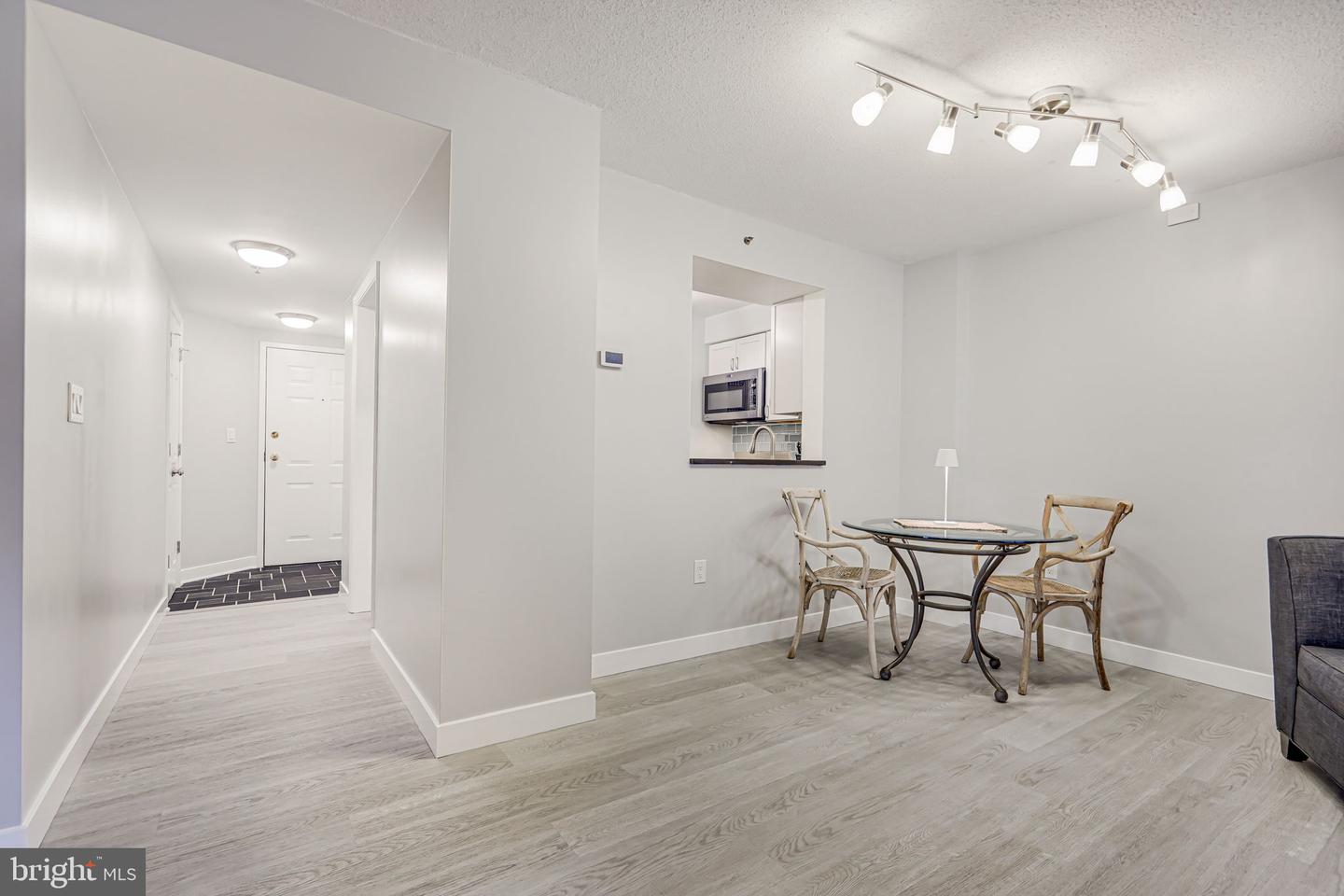 610 N West St #102