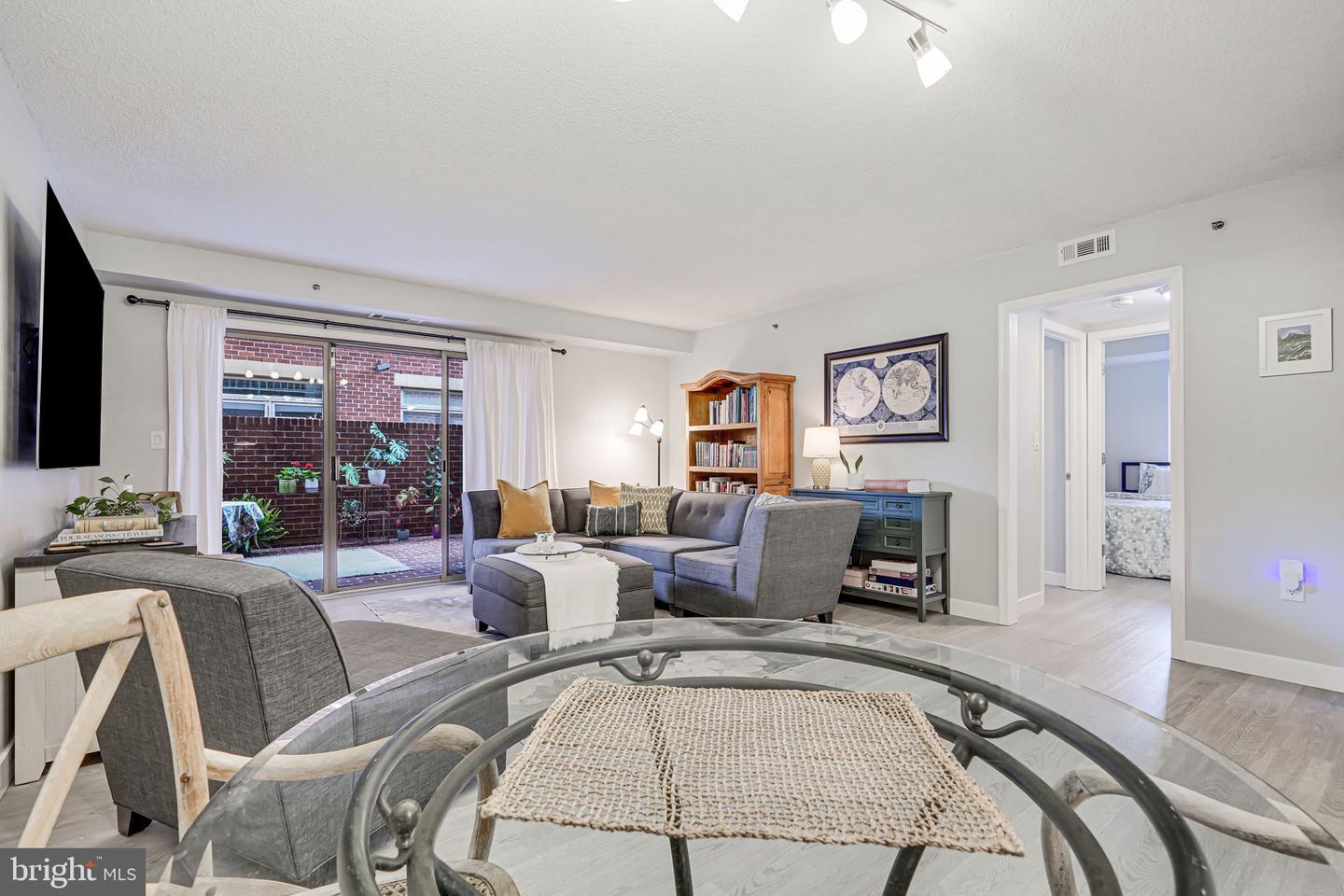 610 N West St #102