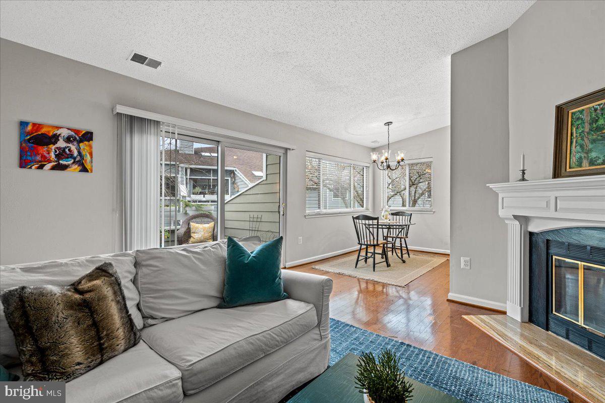 1907-B Villaridge Dr