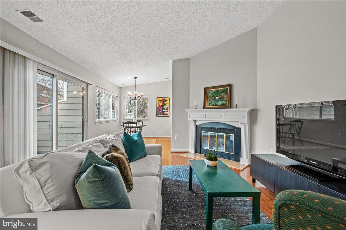 1907-B Villaridge Dr