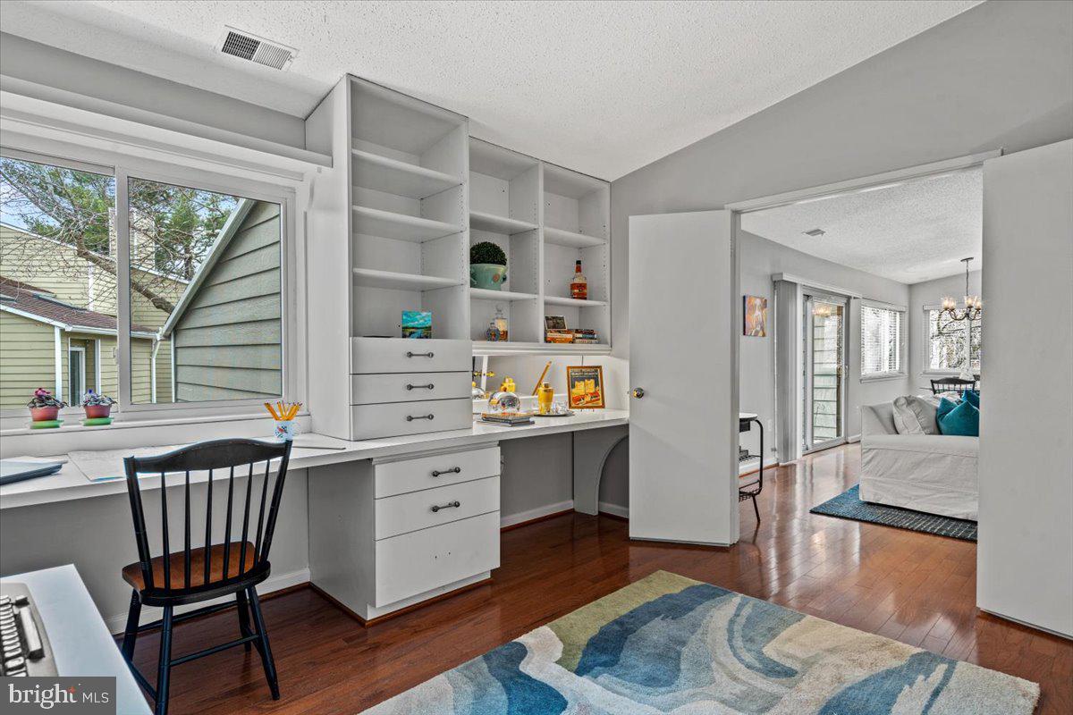 1907-B Villaridge Dr