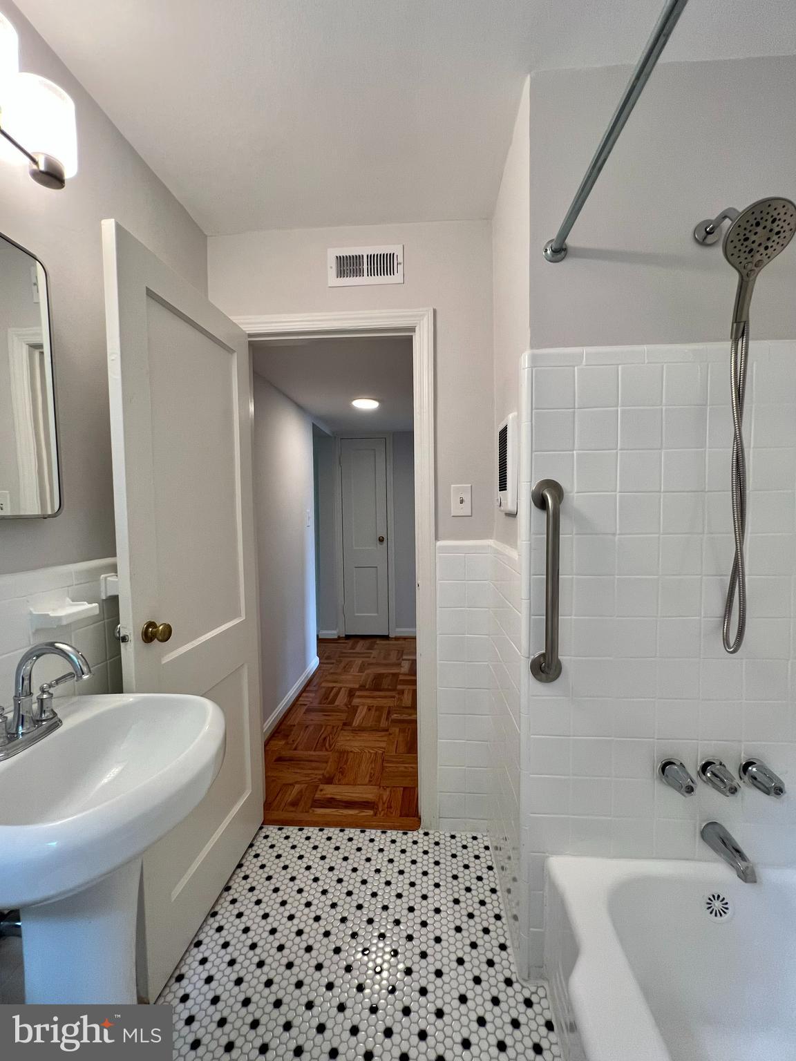 6511 Potomac Ave #C1