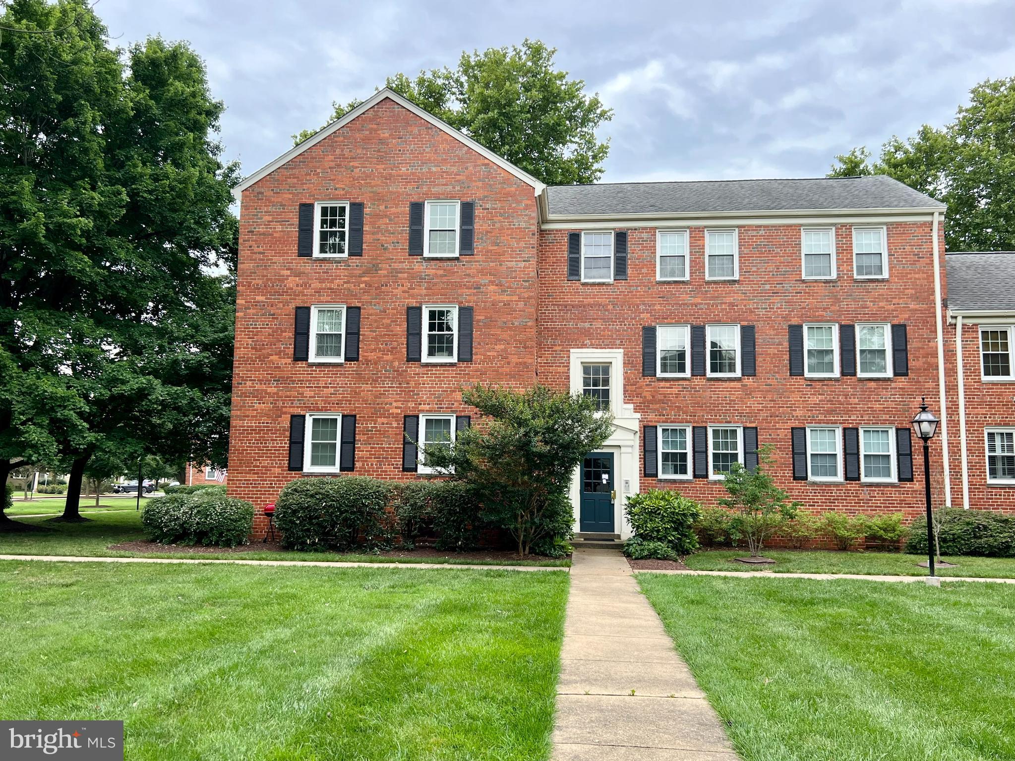 6511 Potomac Ave #C1