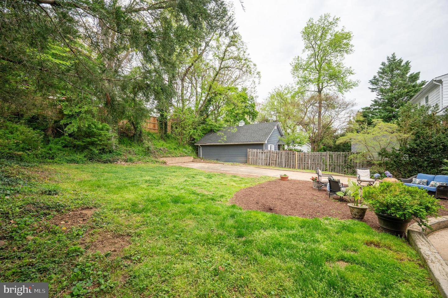 6050 Woodmont Rd