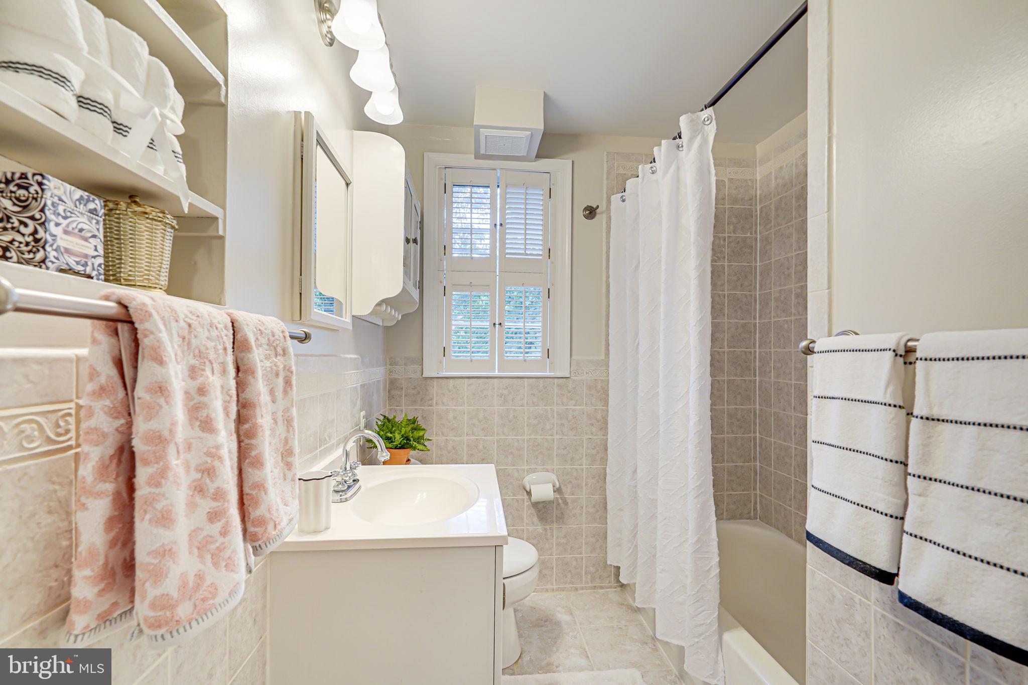 6612 Boulevard Vw #B2