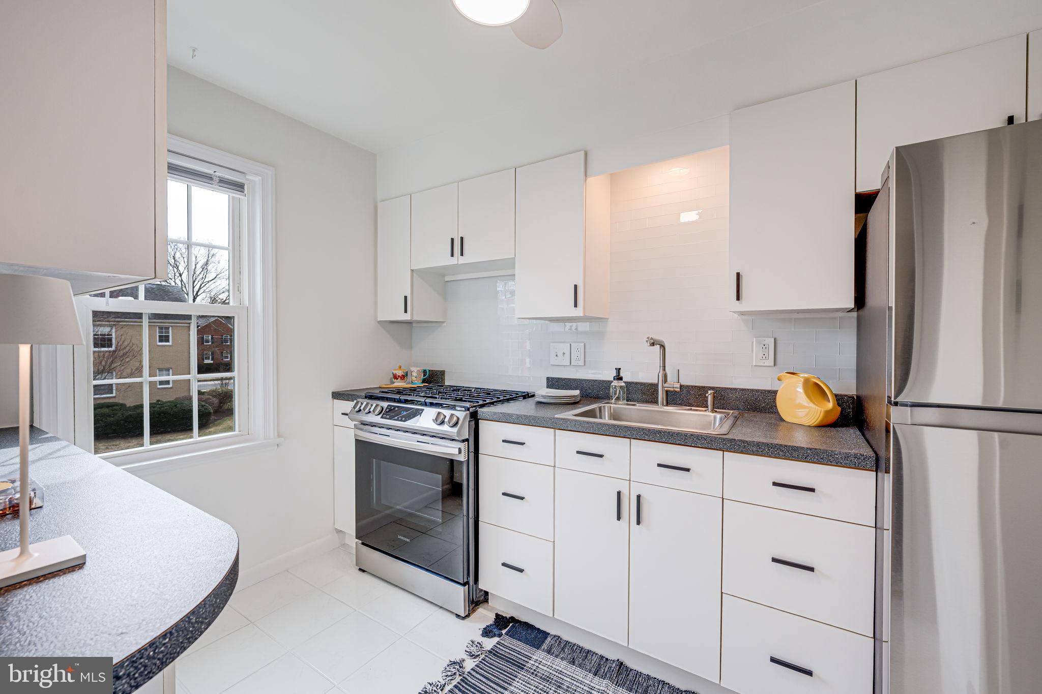 6510 Boulevard Vw #B1