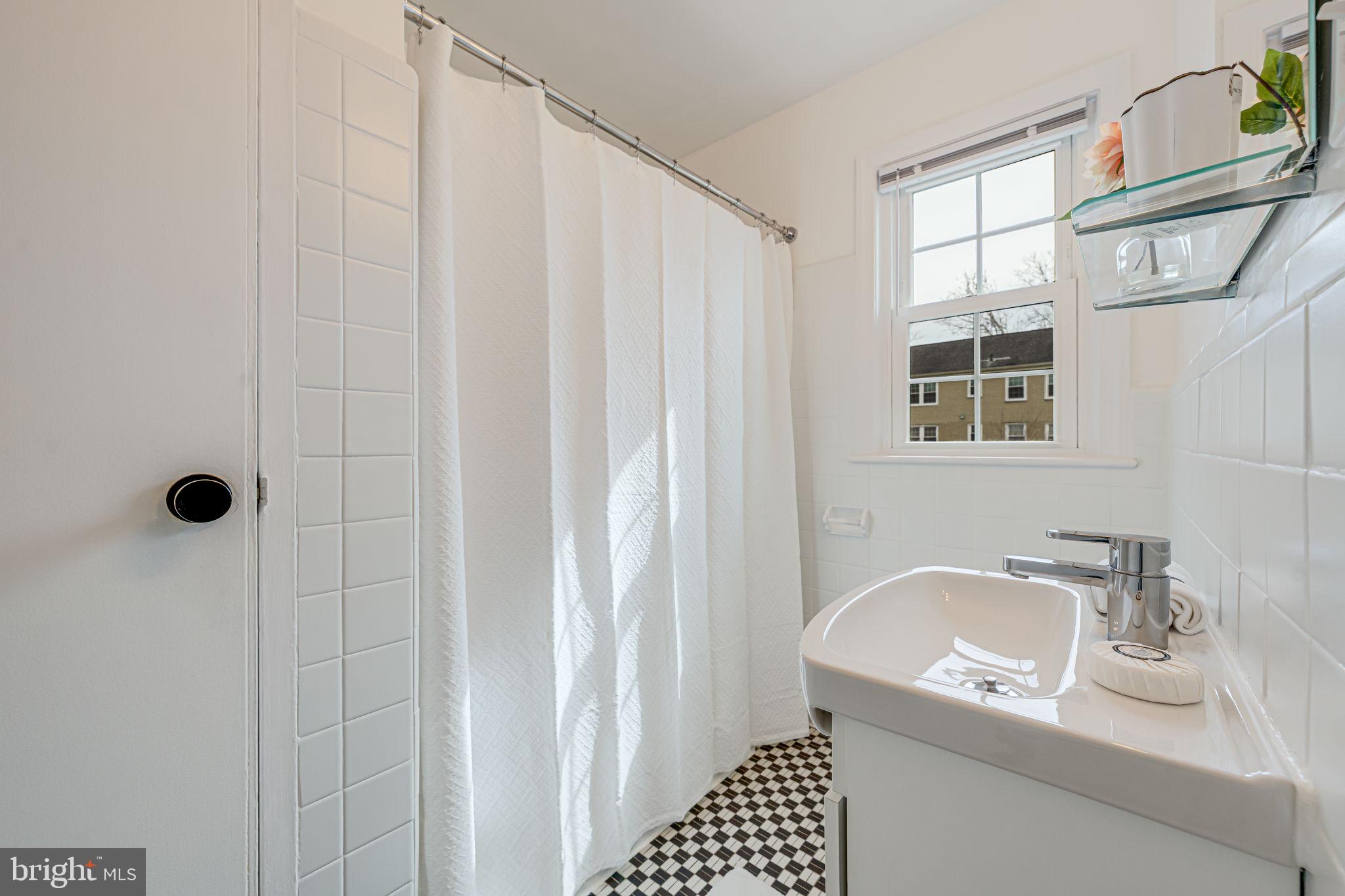 6510 Boulevard Vw #B1