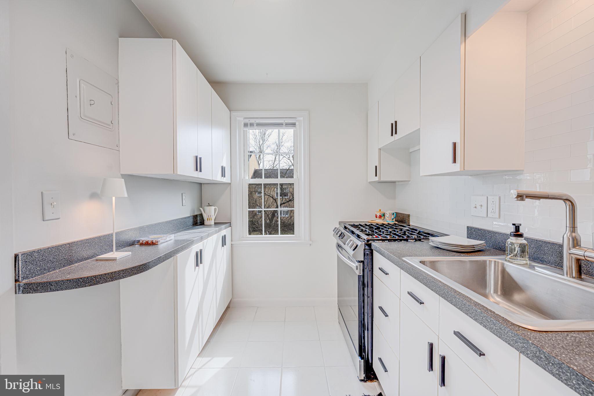 6510 Boulevard Vw #B1