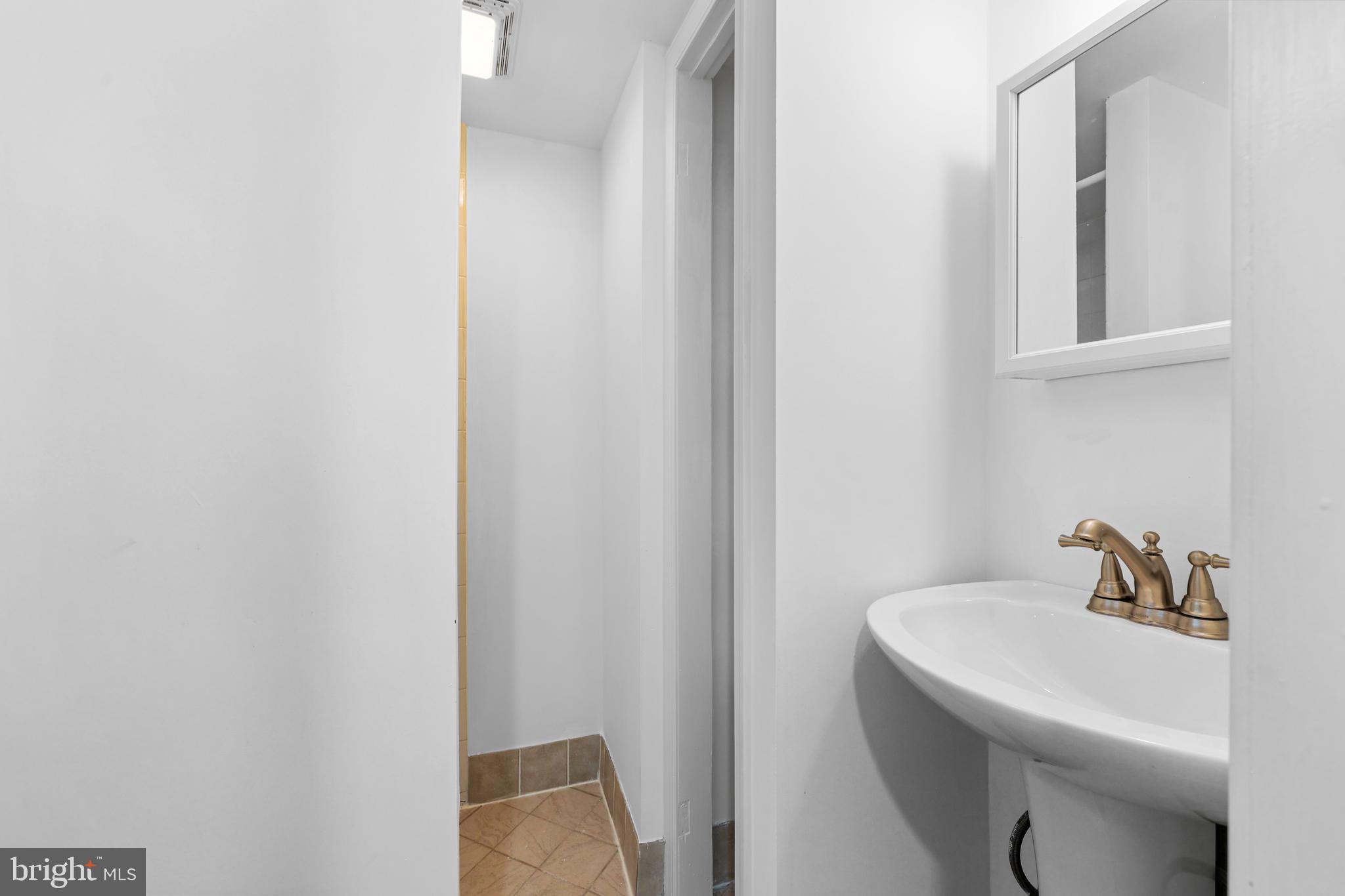 2109 ARLINGTON TERRACE