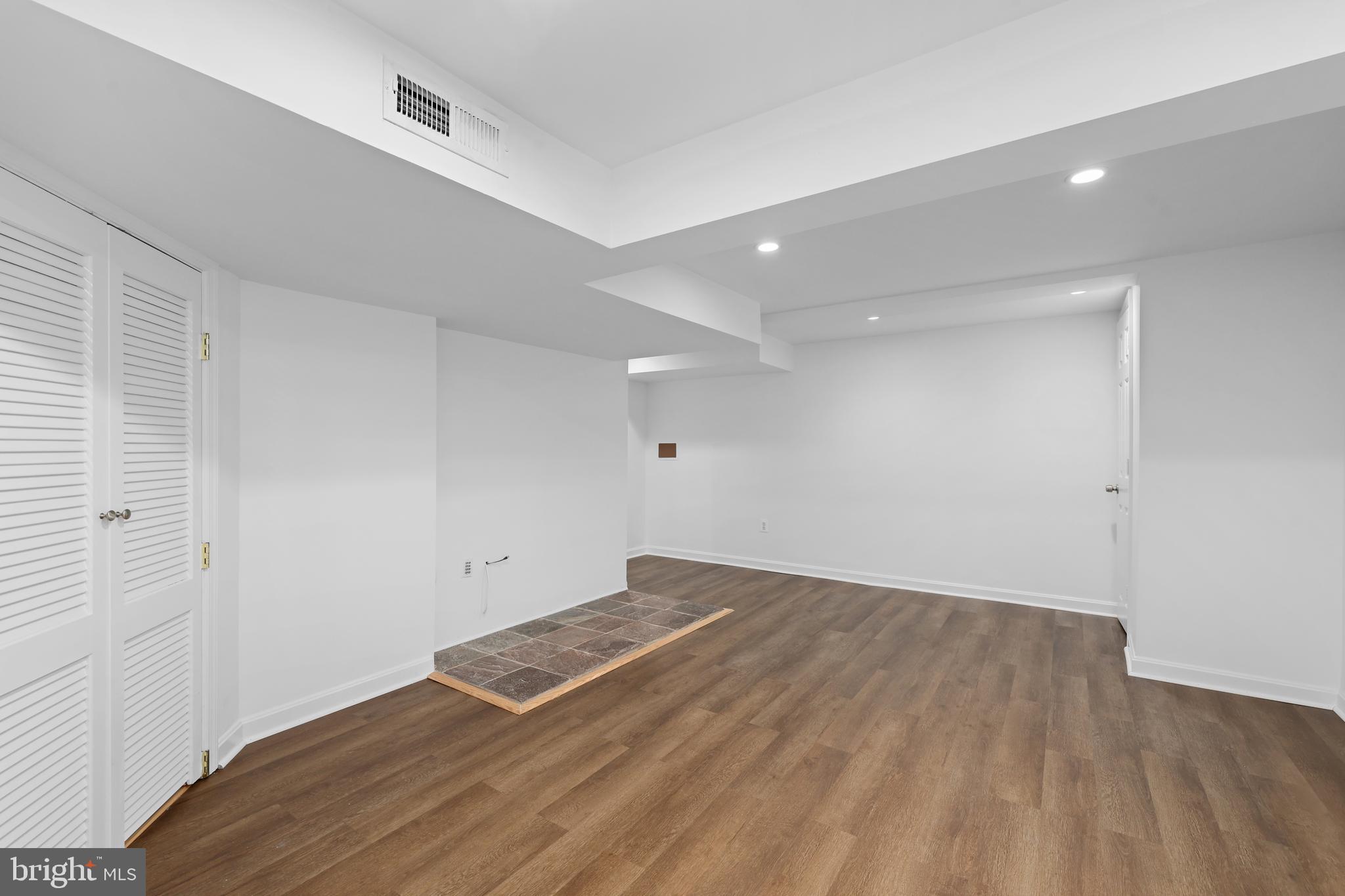 2109 ARLINGTON TERRACE