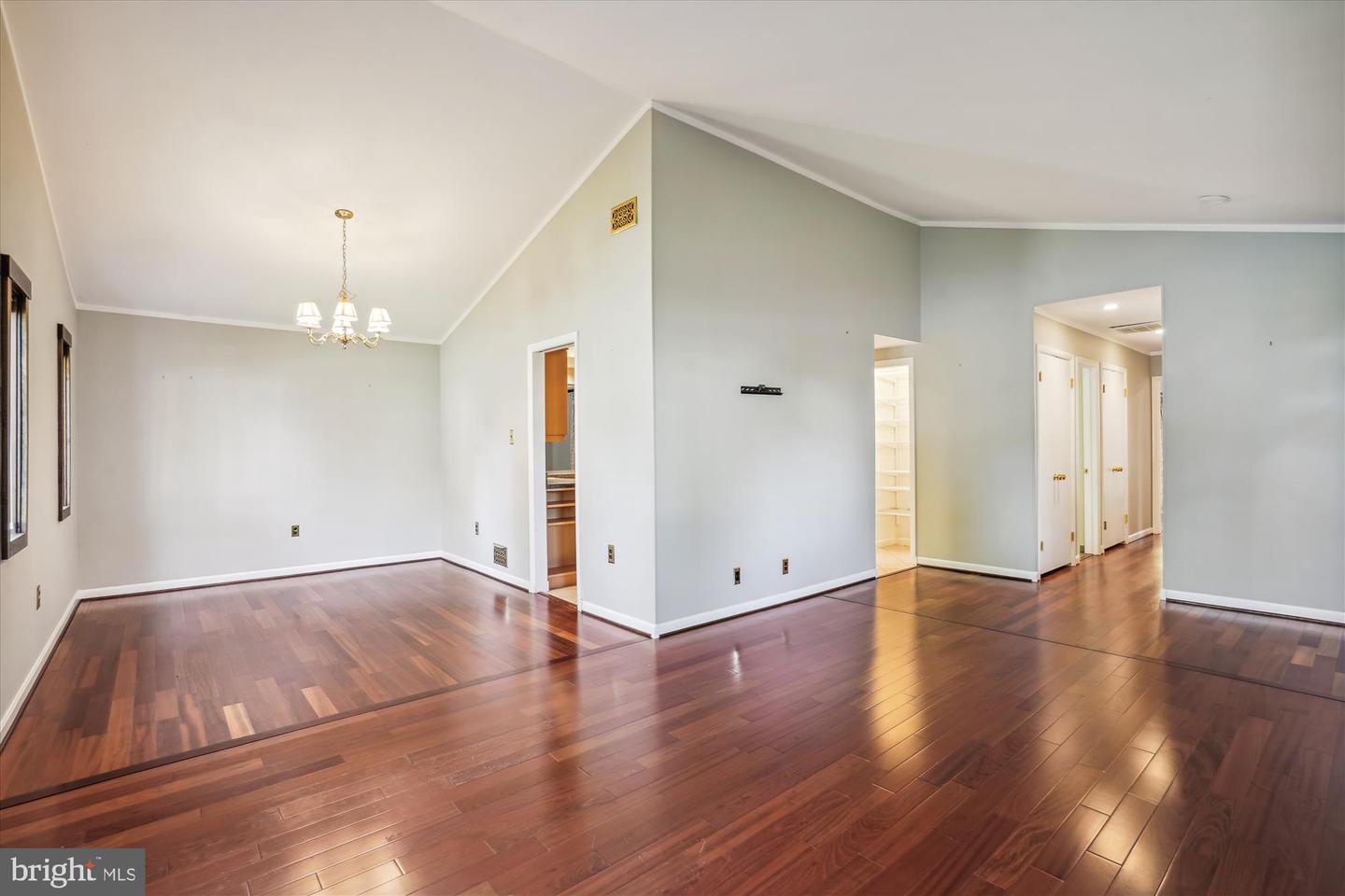 114 HOPELAND LN