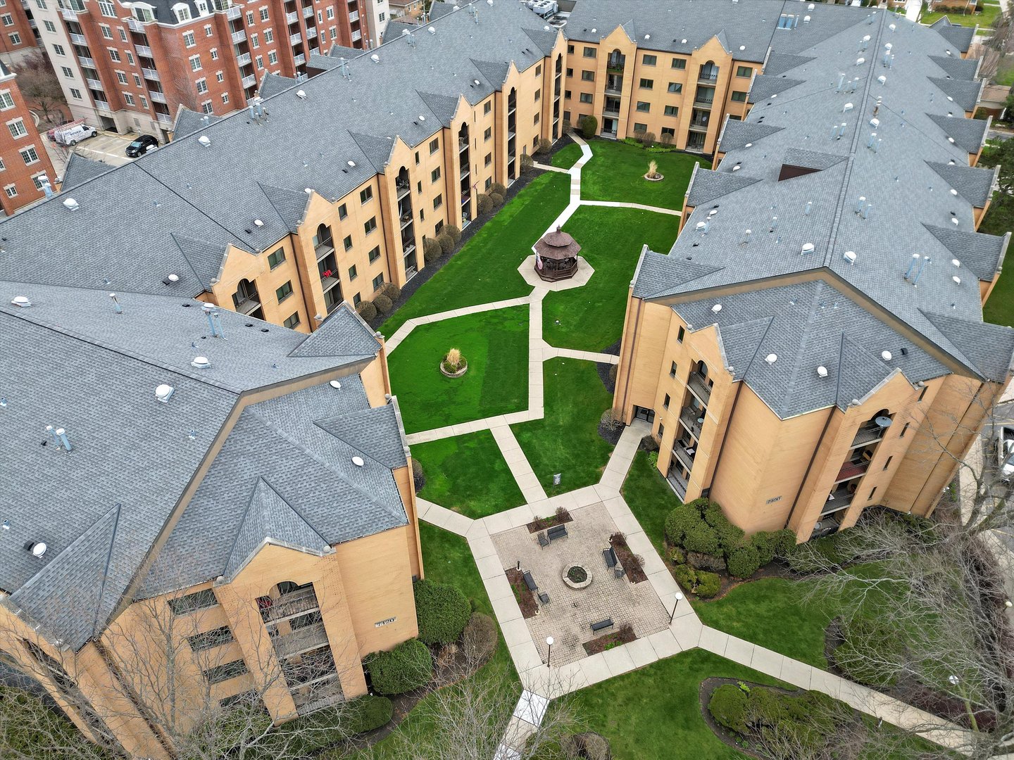 7420 W LAWRENCE Avenue Unit: 410