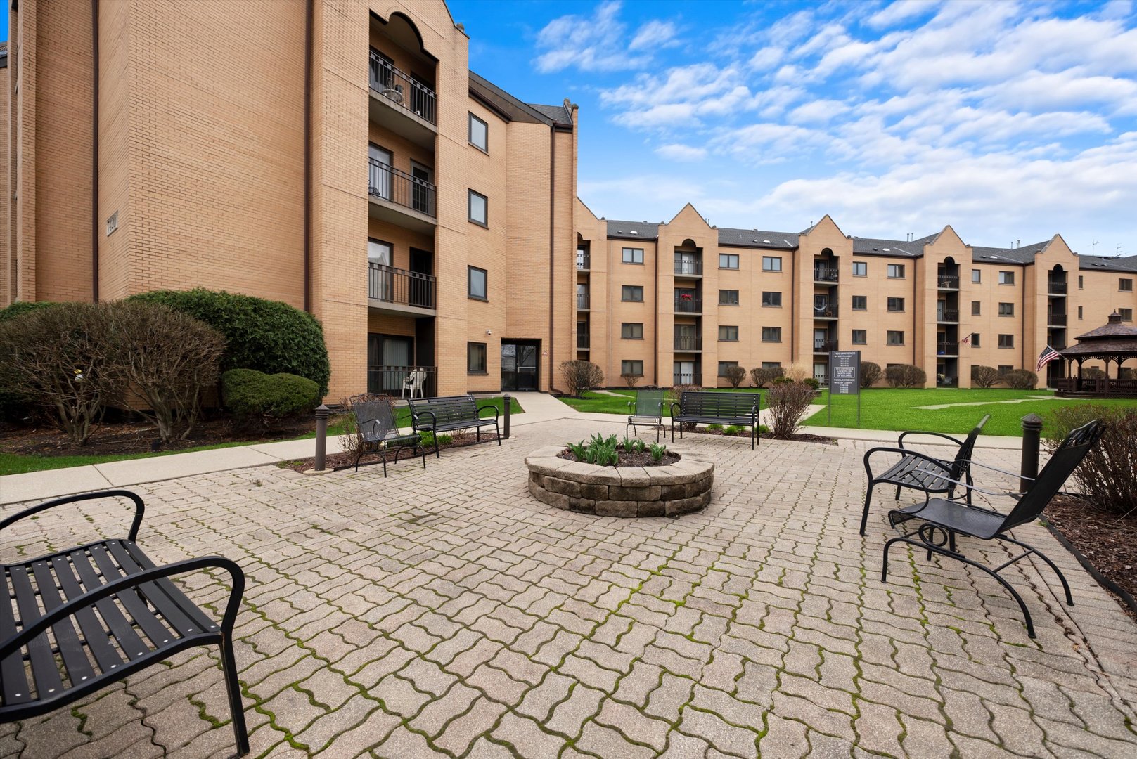 7420 W LAWRENCE Avenue Unit: 410