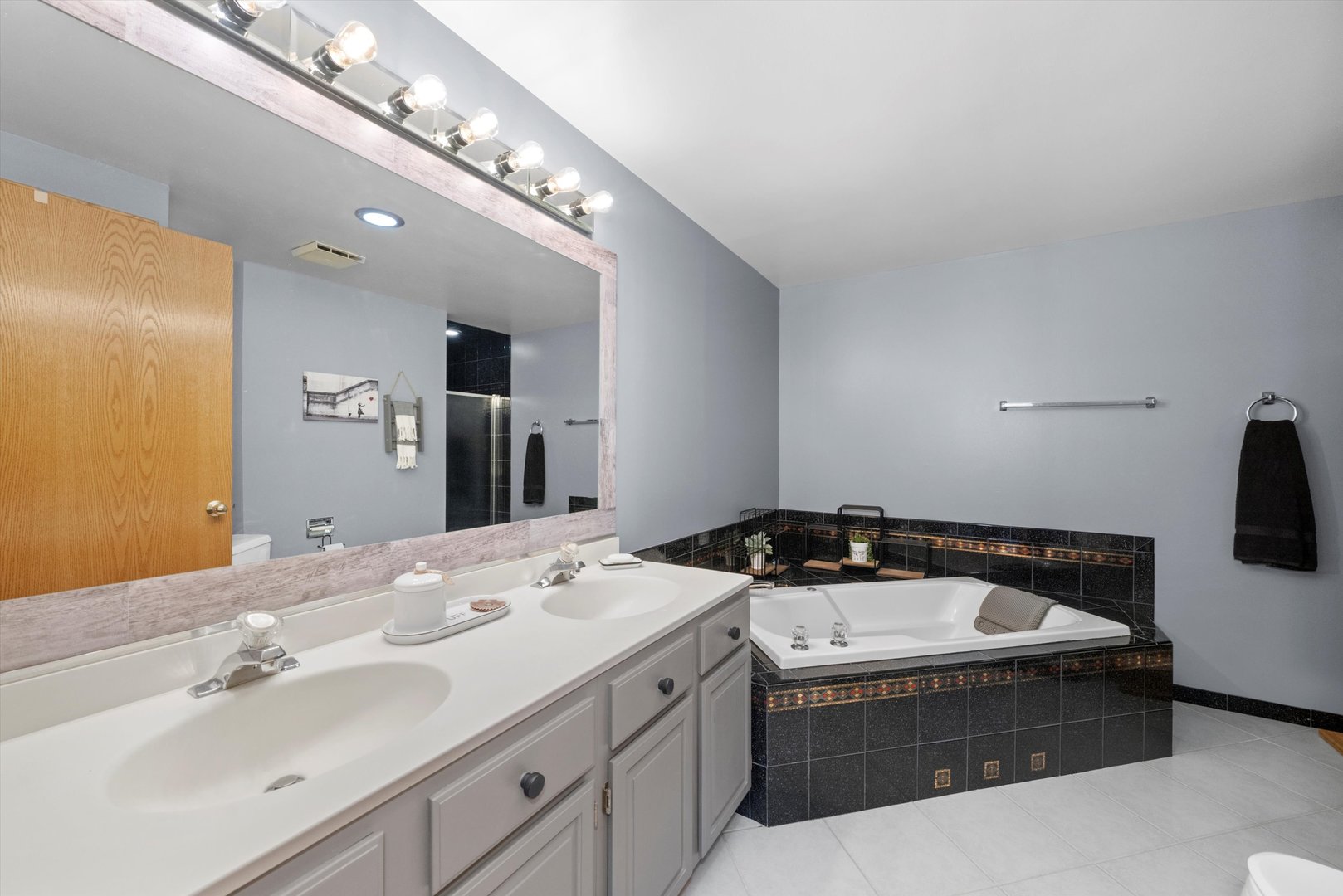 7420 W LAWRENCE Avenue Unit: 410