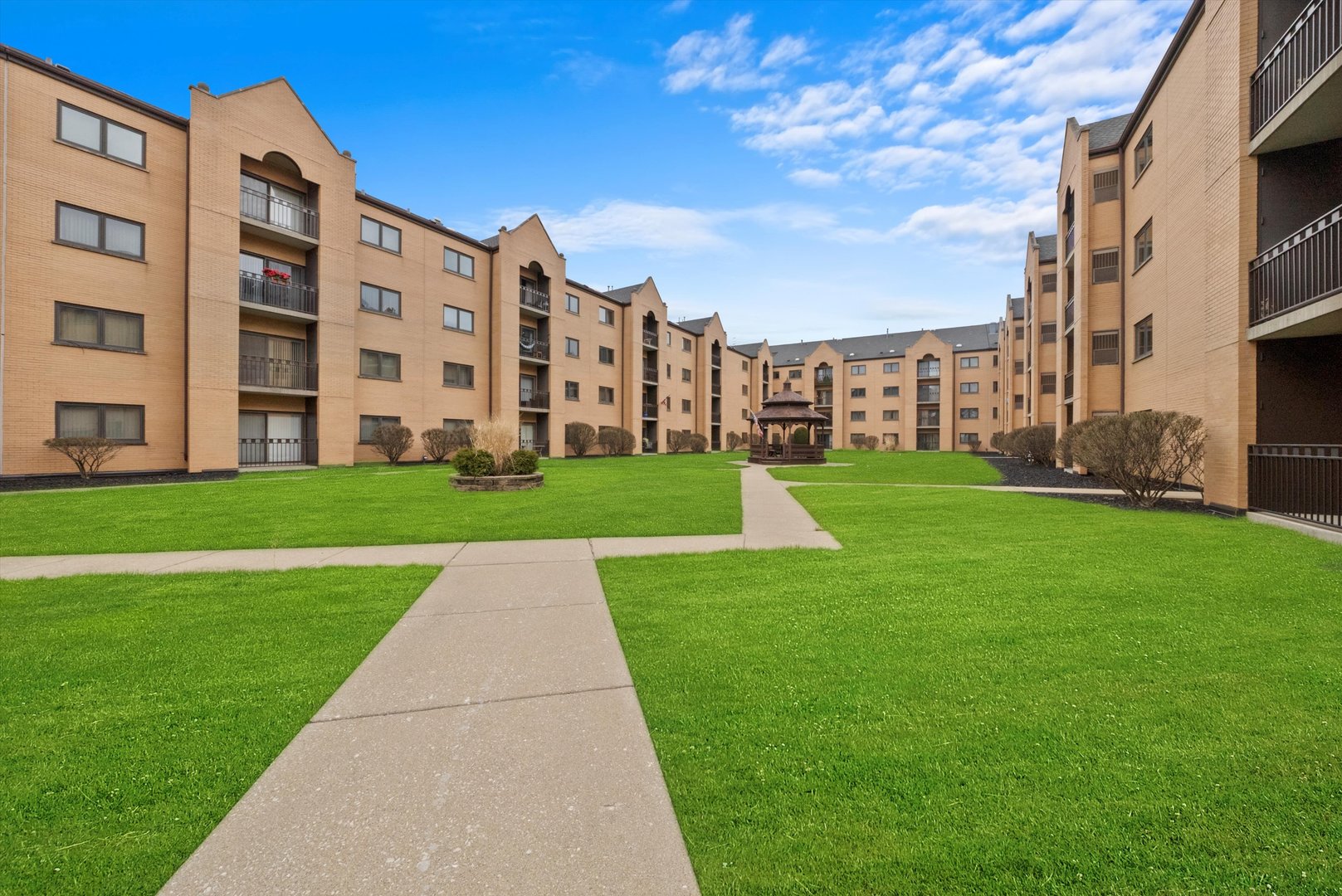 7420 W LAWRENCE Avenue Unit: 410