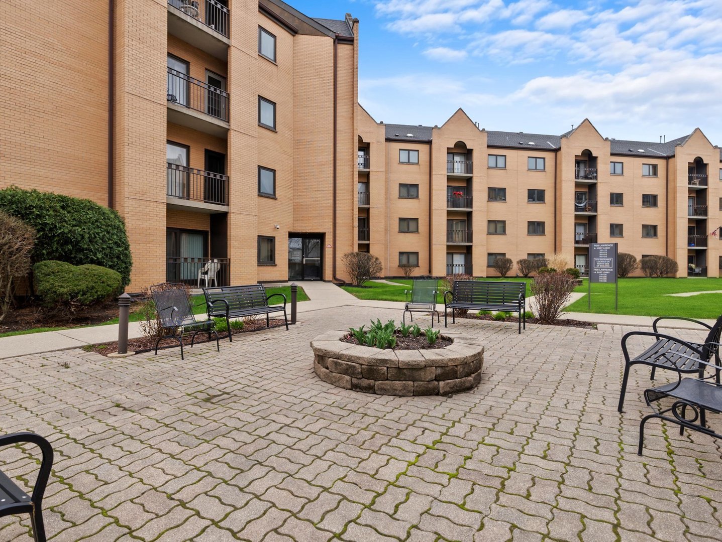 7420 W LAWRENCE Avenue Unit: 410