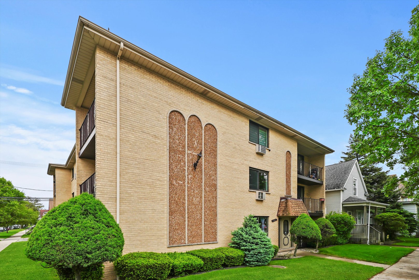 3821 N Narragansett Avenue Unit: 3SW