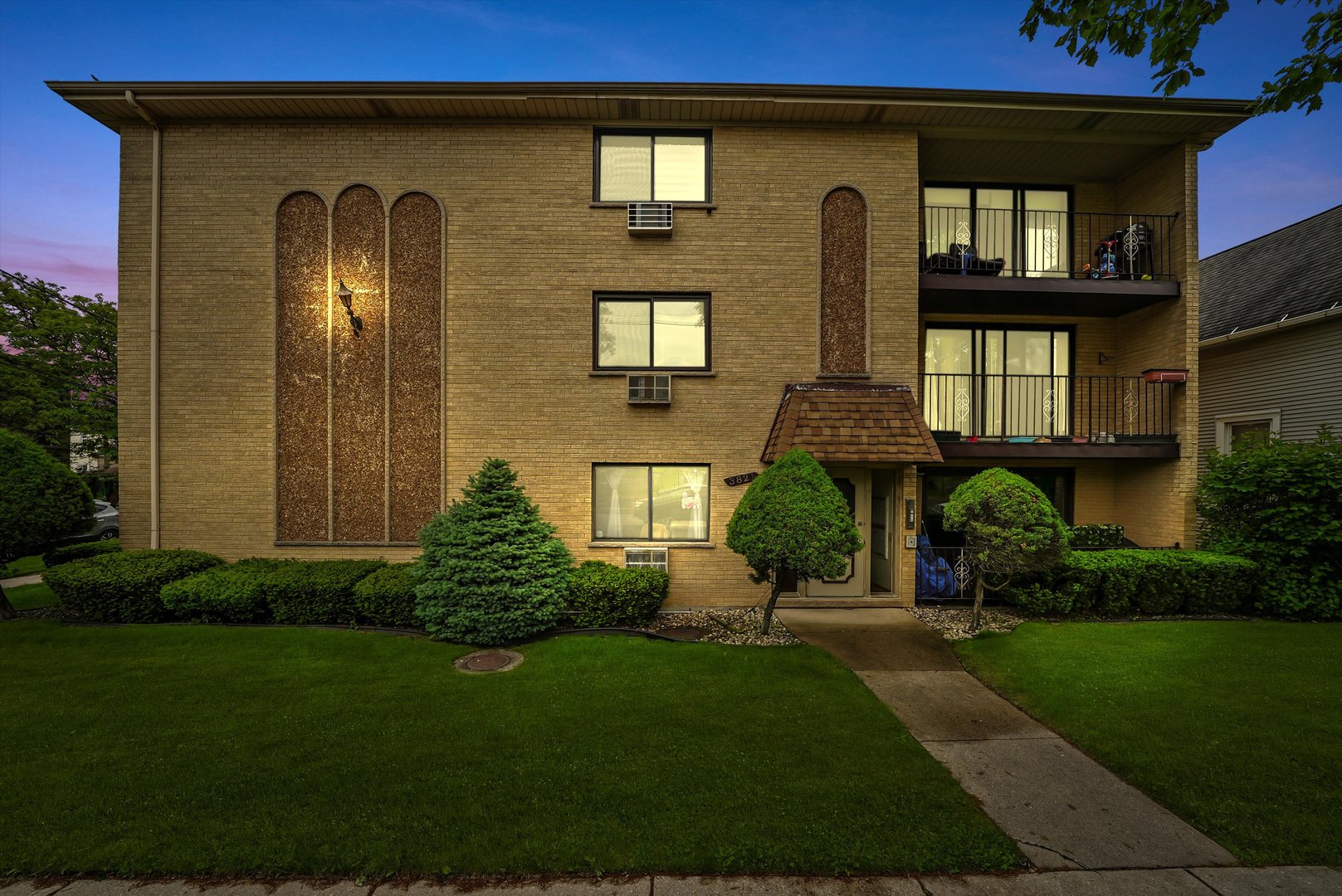 3821 N Narragansett Avenue Unit: 3SW