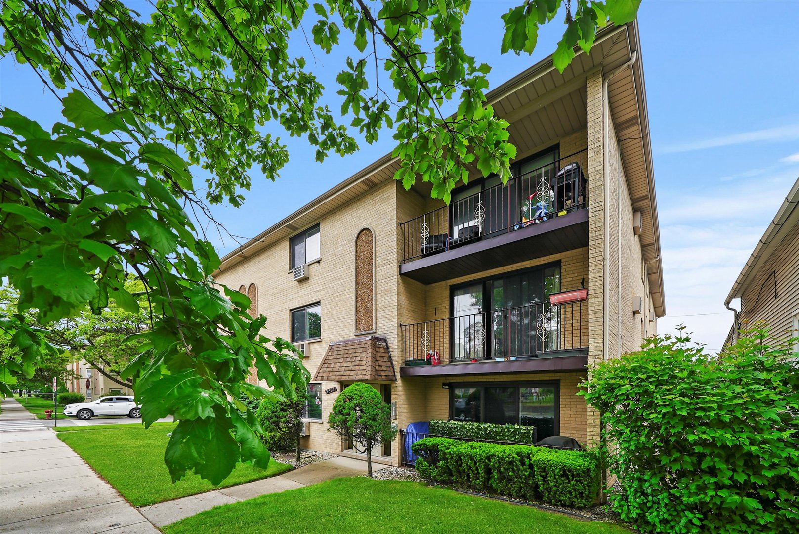 3821 N Narragansett Avenue Unit: 3SW