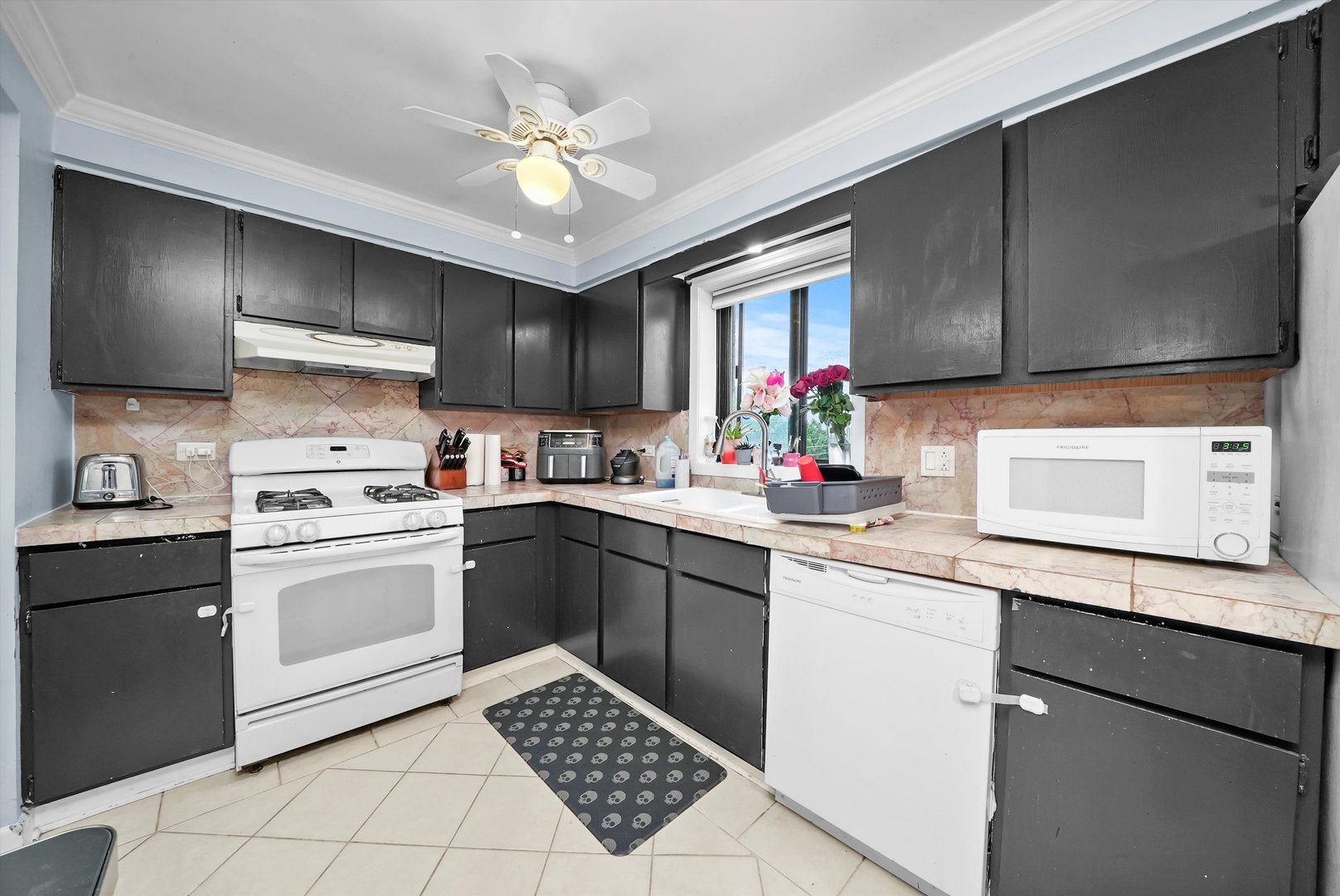 3821 N Narragansett Avenue Unit: 3SW