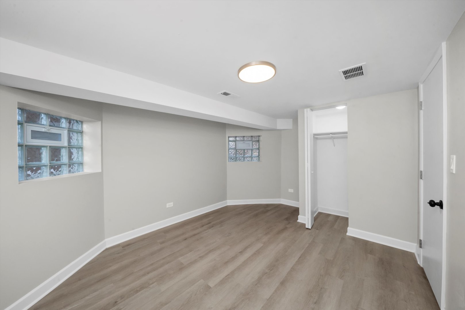 3138 N Marmora Avenue