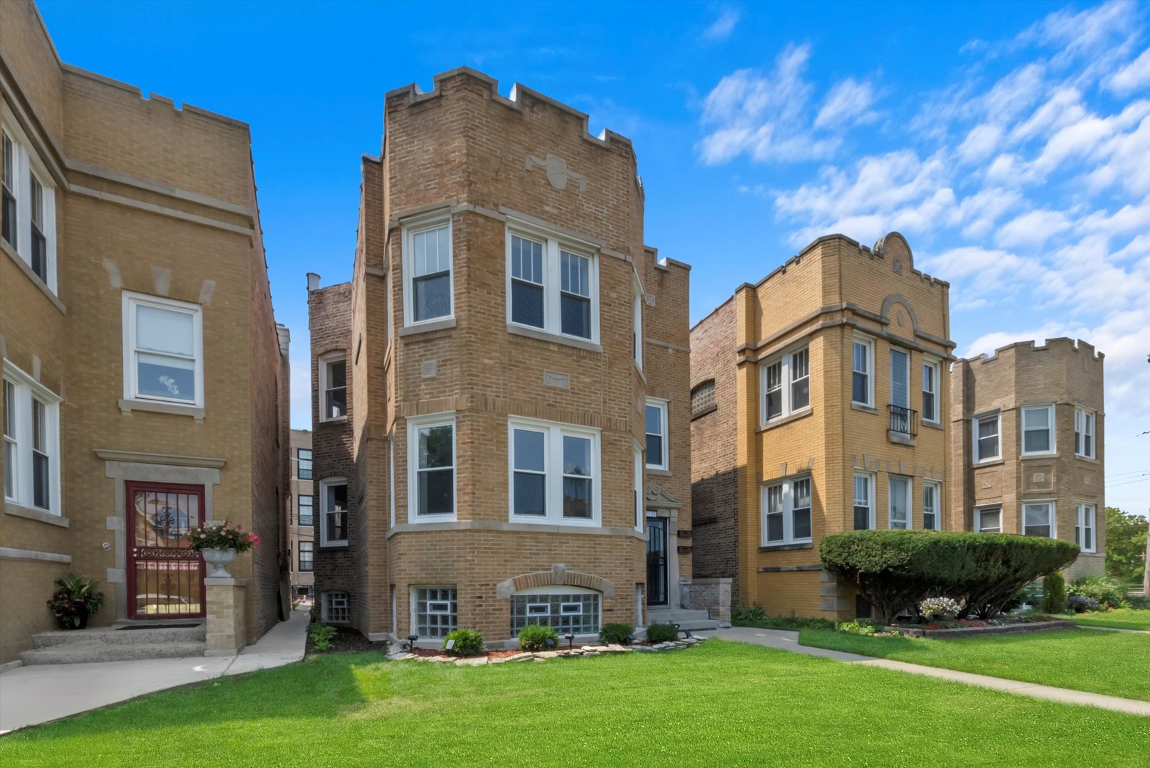 3138 N Marmora Avenue