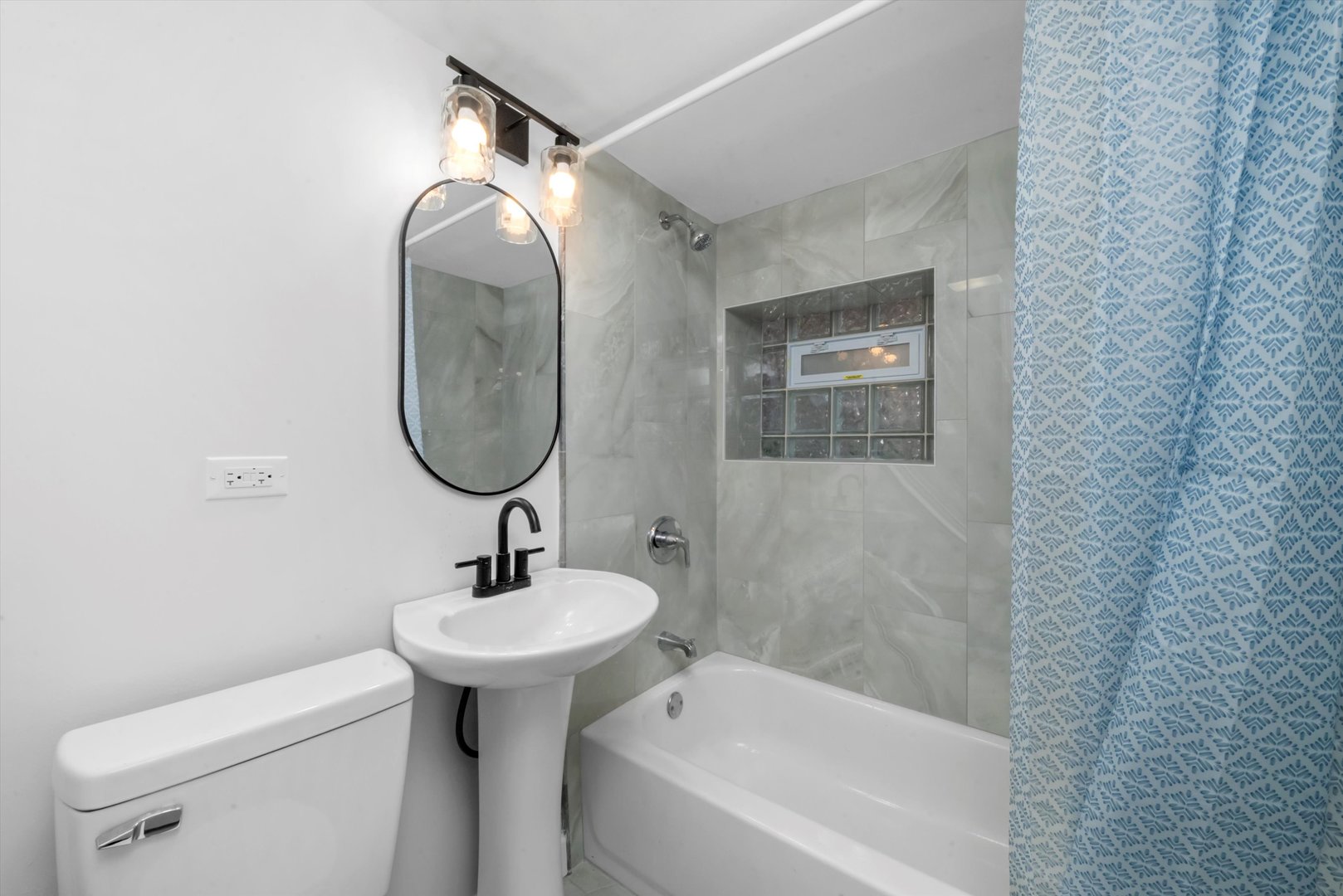 3138 N Marmora Avenue