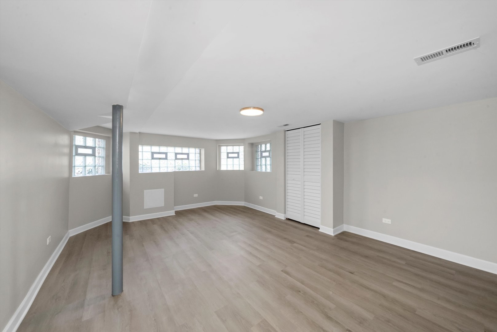 3138 N Marmora Avenue