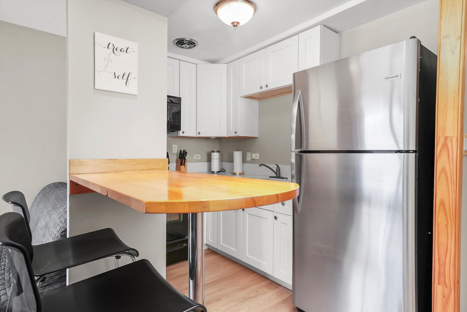 7830 W North Avenue Unit: 304
