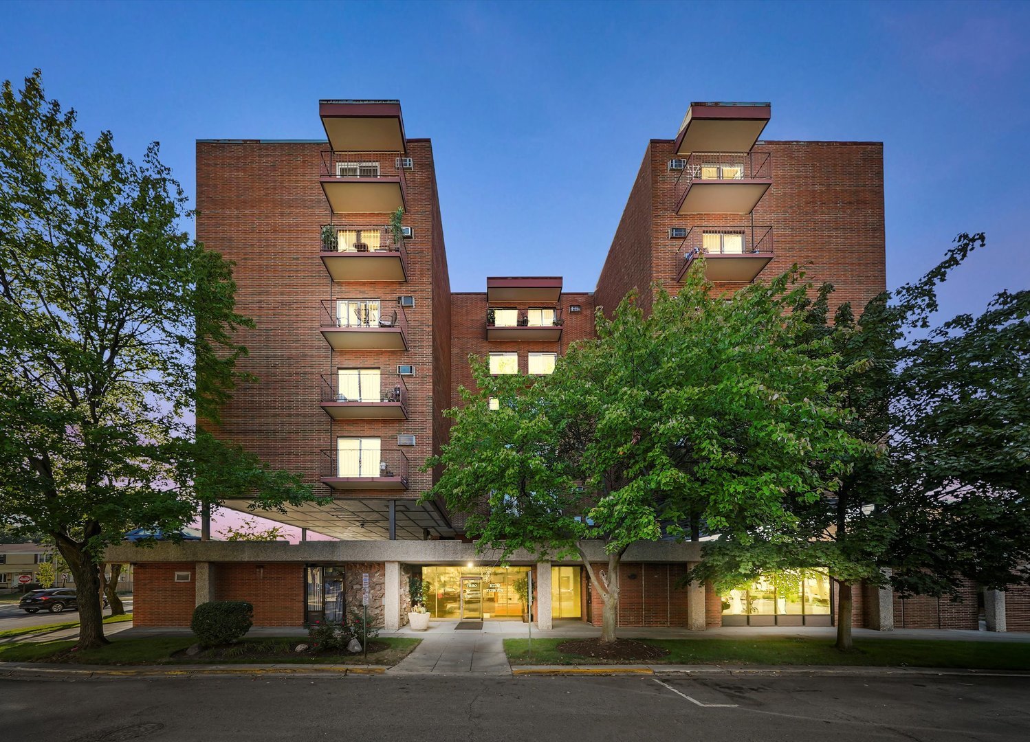 7830 W North Avenue Unit: 304
