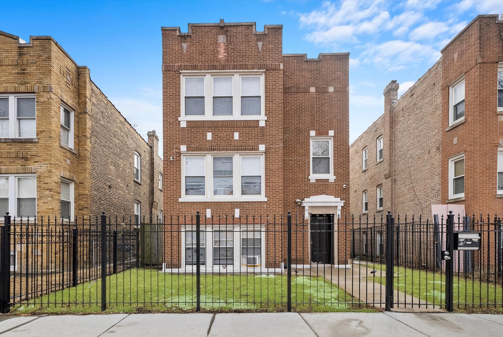 4449 W Walton Street