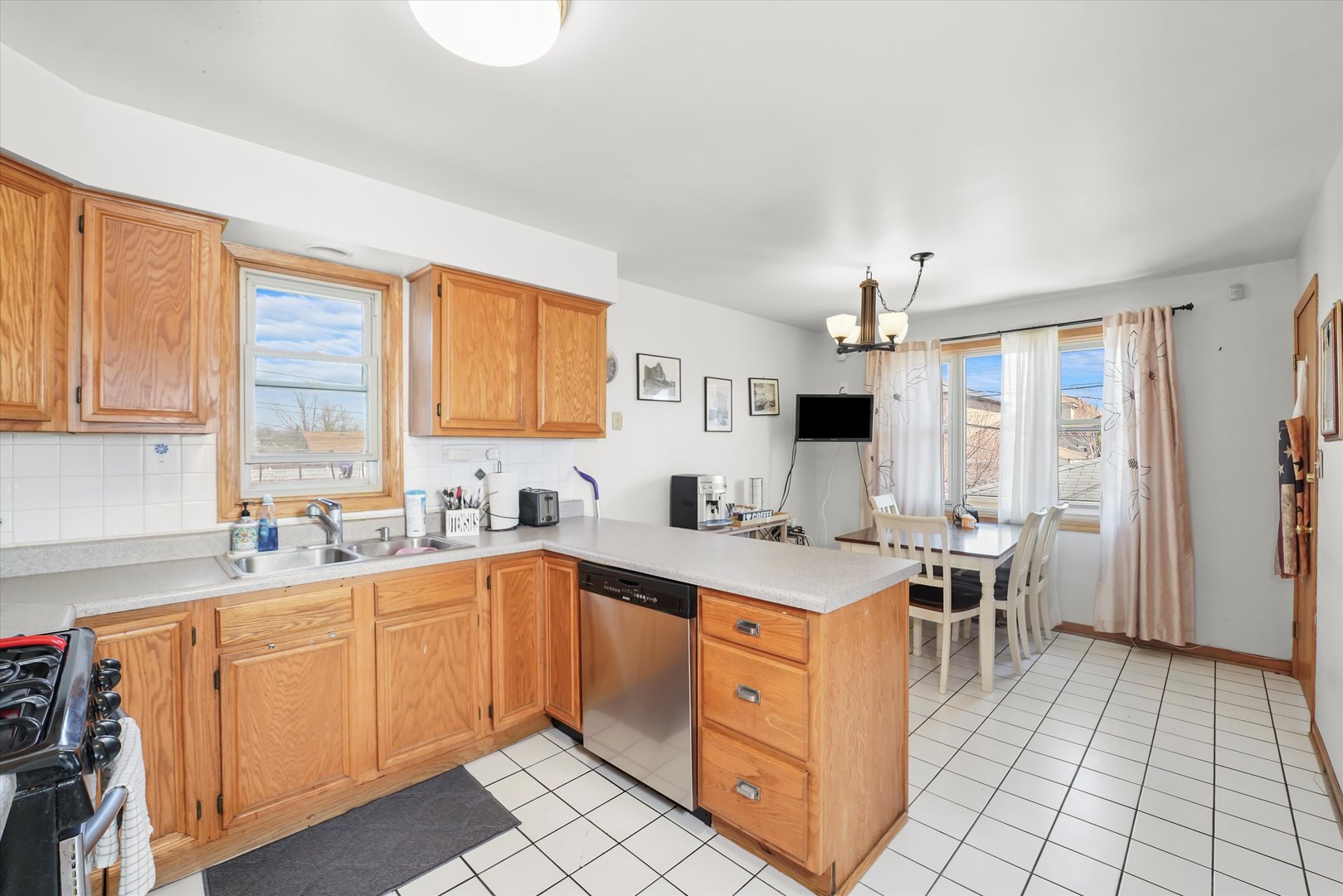 3421 N Overhill Avenue