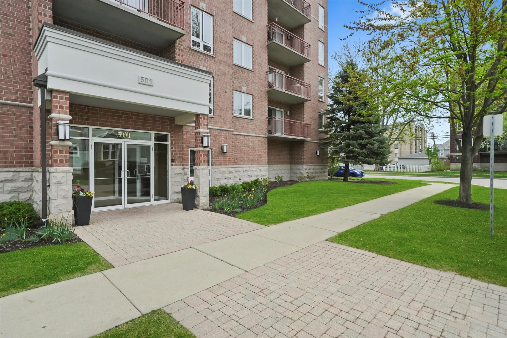 501 ALLES Street Unit: 405