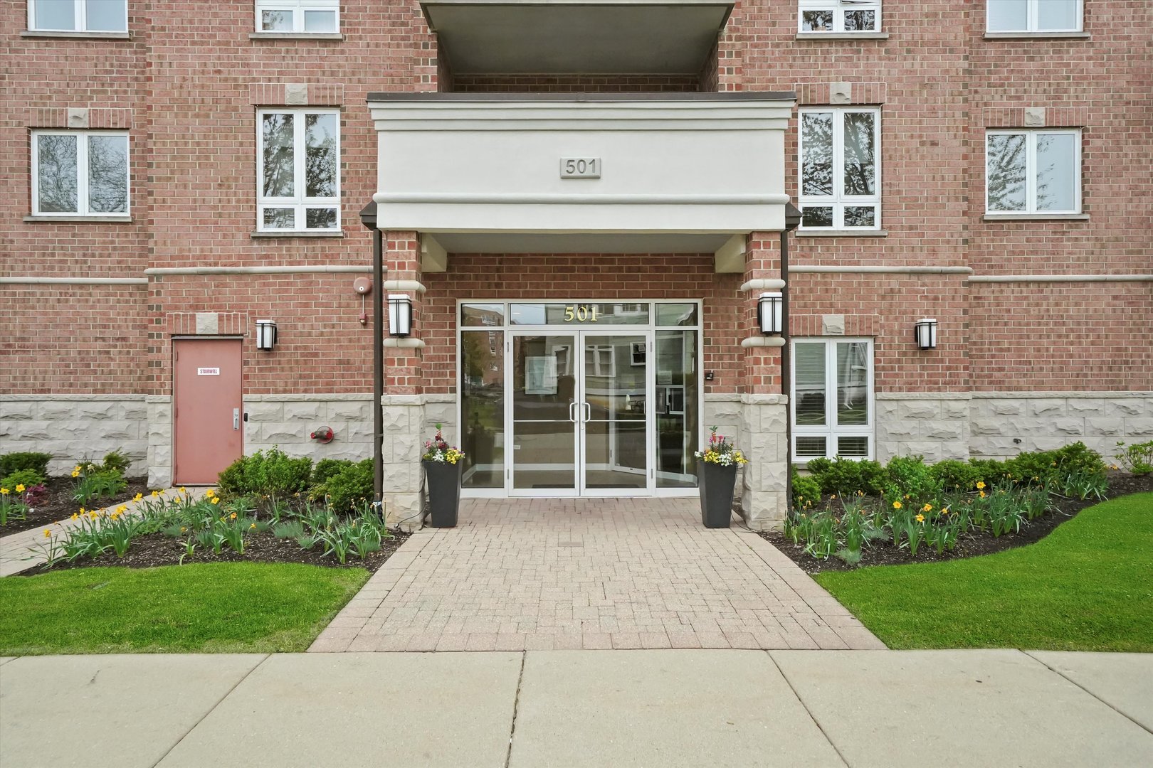 501 ALLES Street Unit: 405