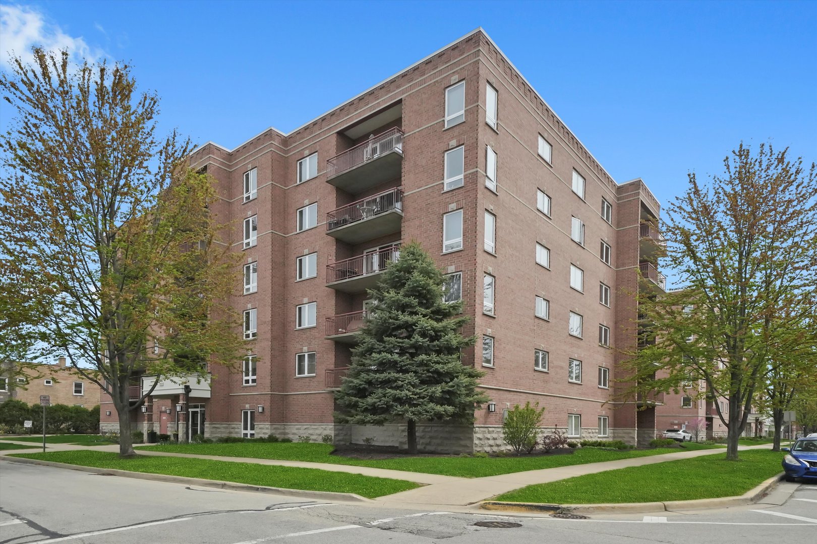501 ALLES Street Unit: 405