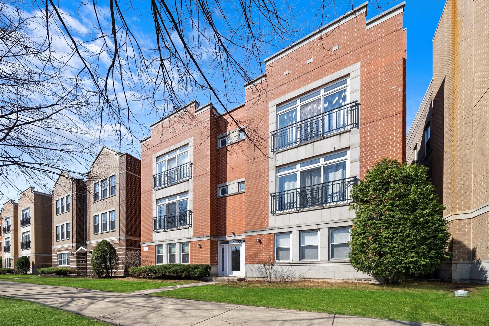 2158 N Natchez Avenue Unit: 1N