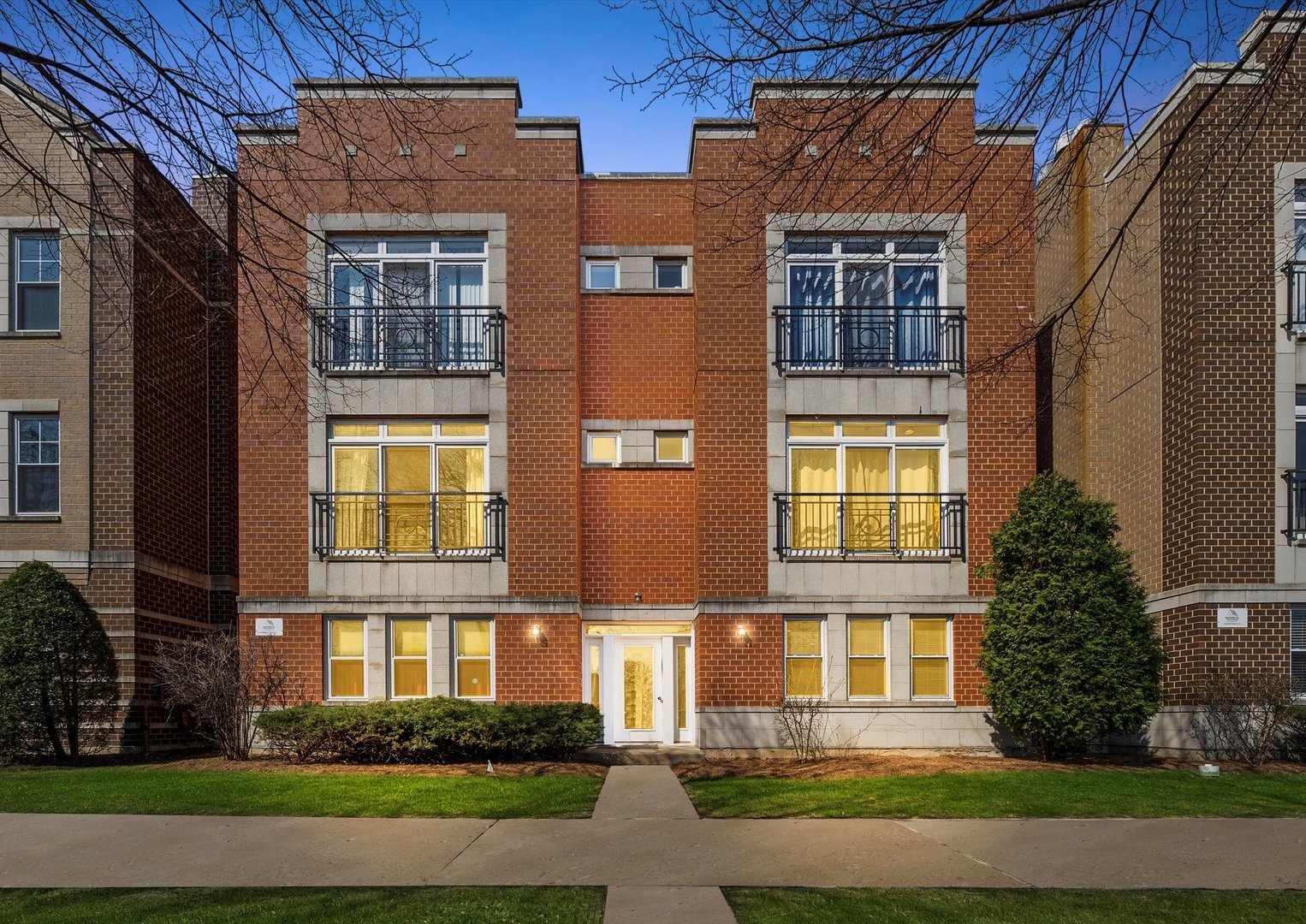 2158 N Natchez Avenue Unit: 1N