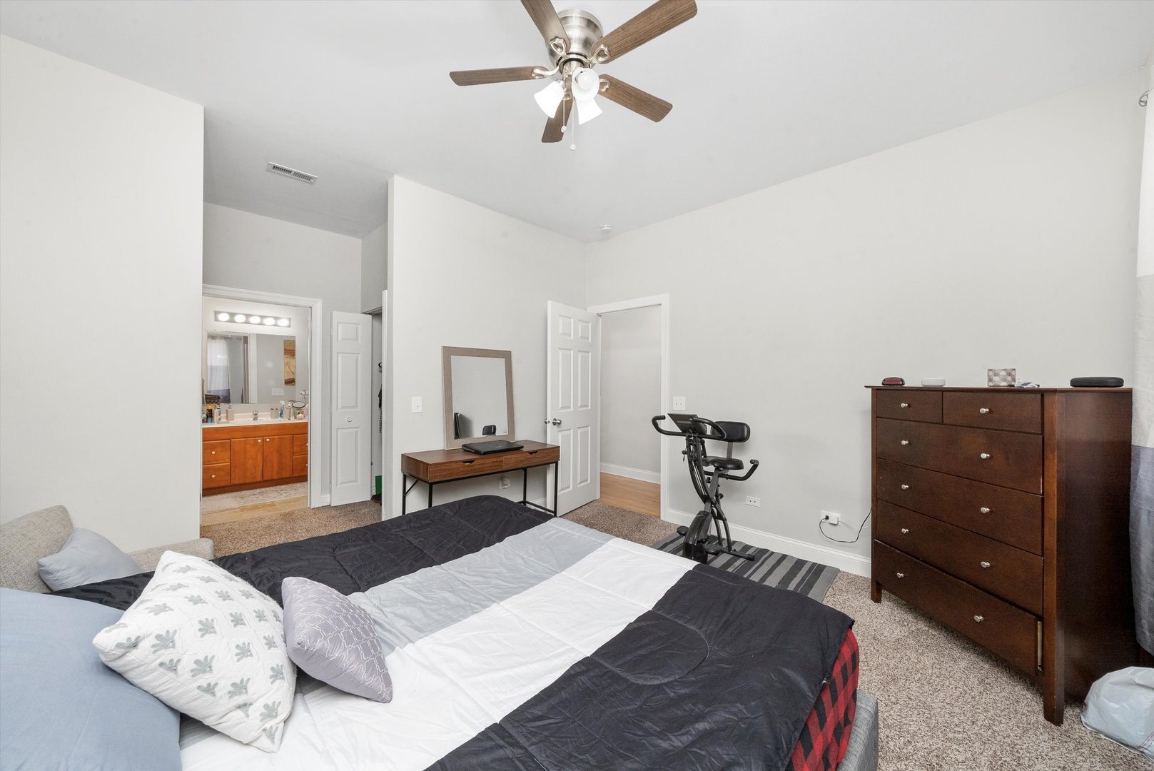 2158 N Natchez Avenue Unit: 1N