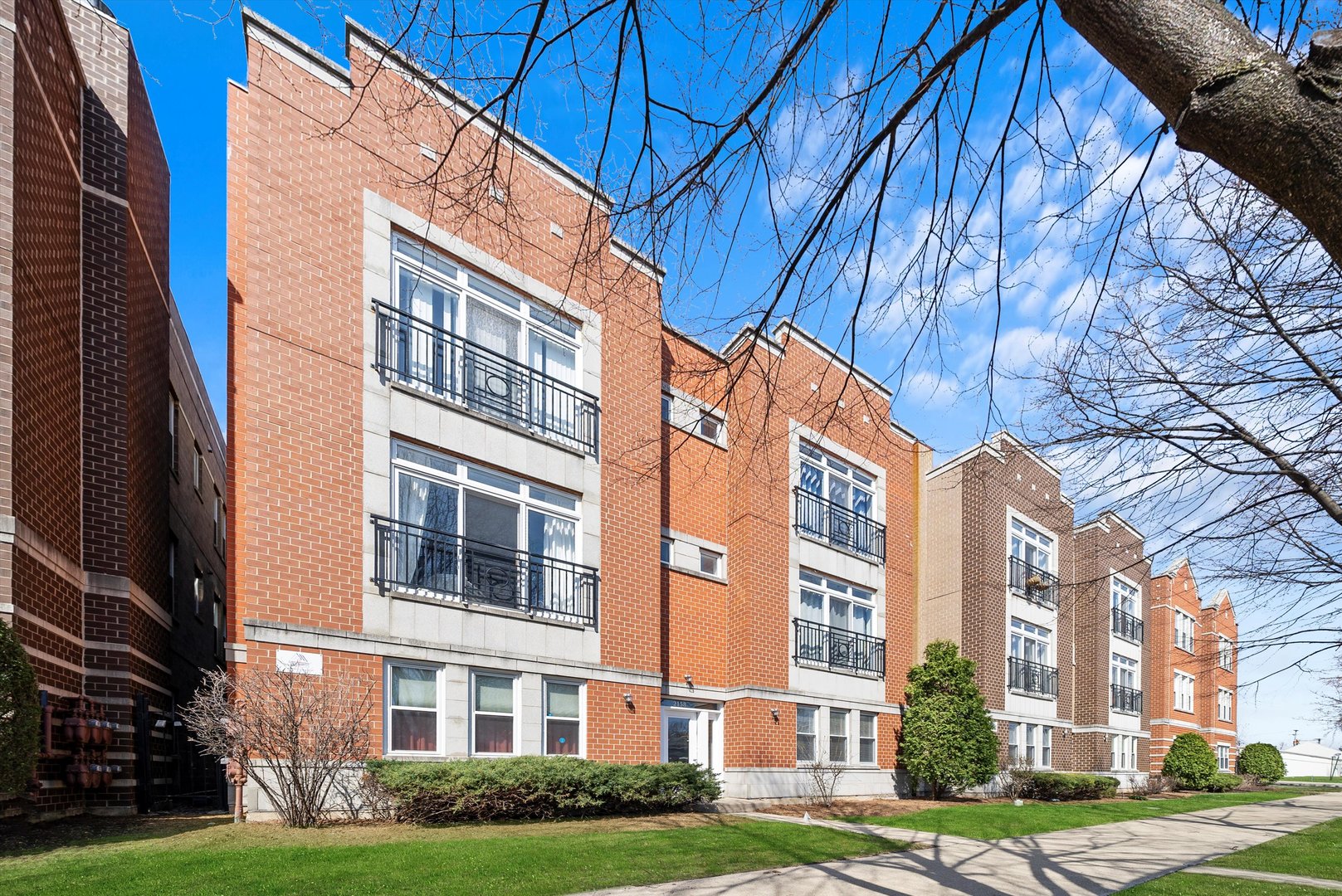 2158 N Natchez Avenue Unit: 1N