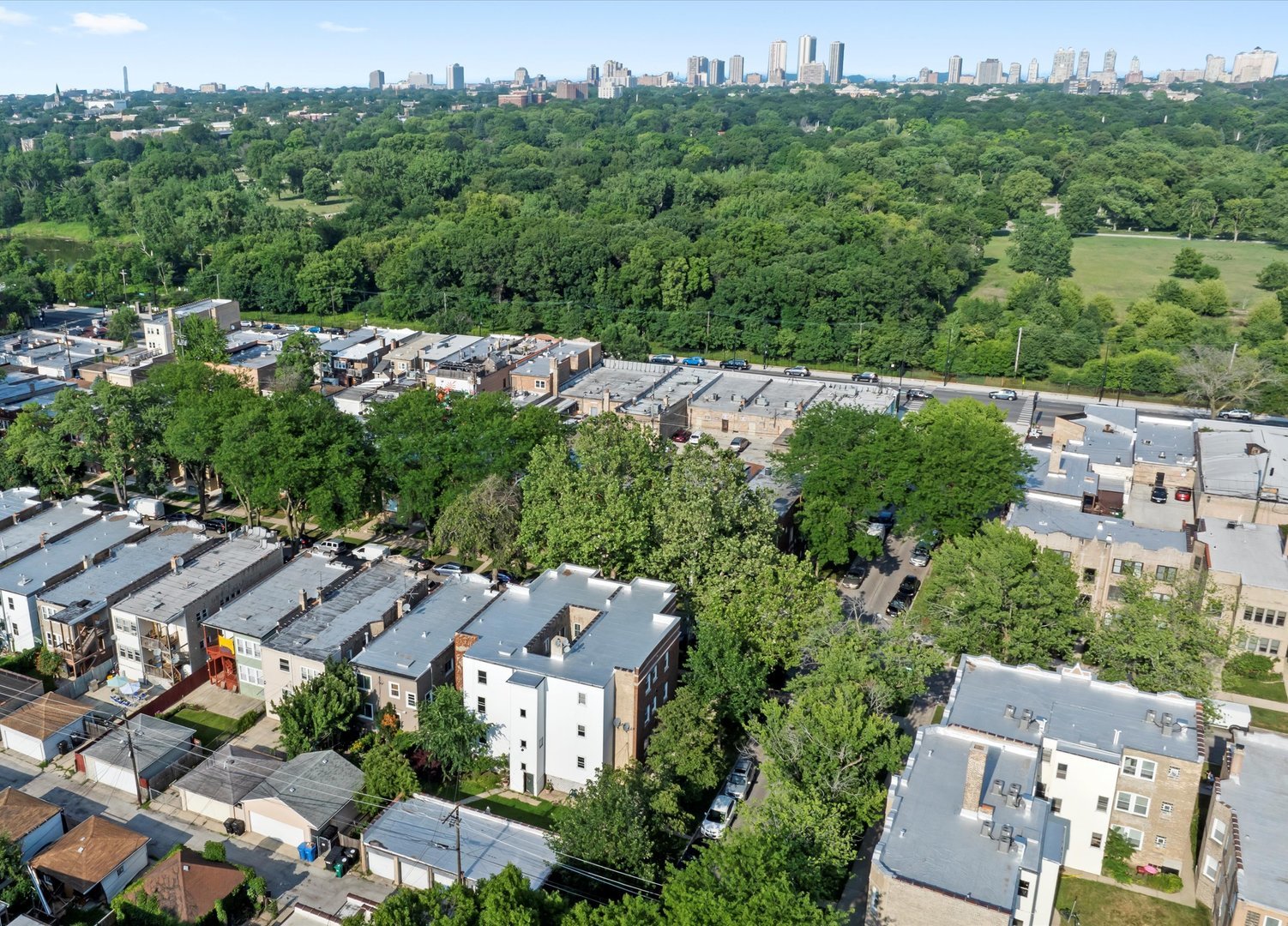 5700 N ARTESIAN Avenue Unit: 2S