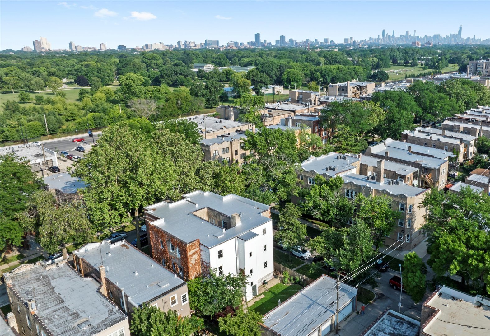 5700 N ARTESIAN Avenue Unit: 2S