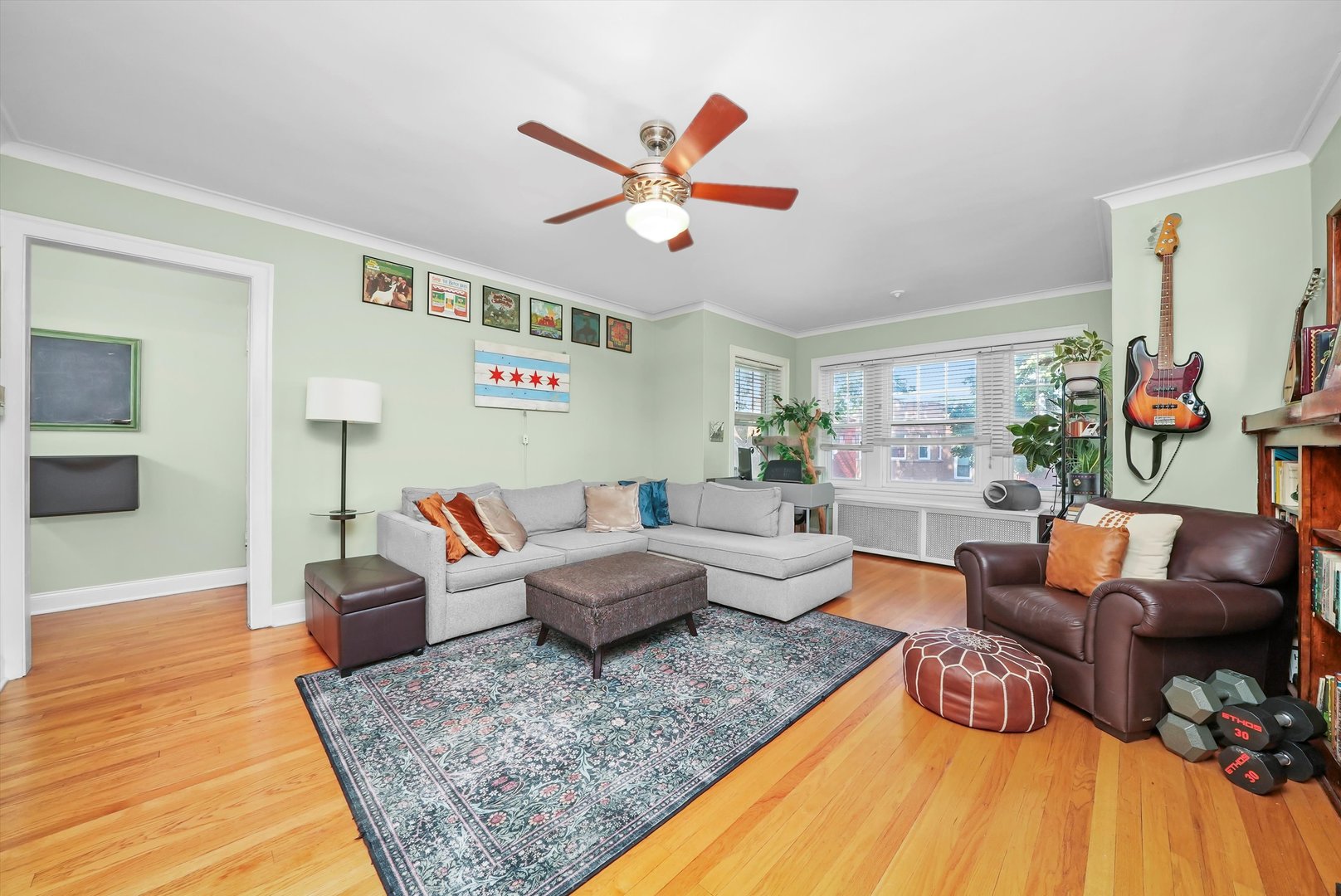5700 N ARTESIAN Avenue Unit: 2S