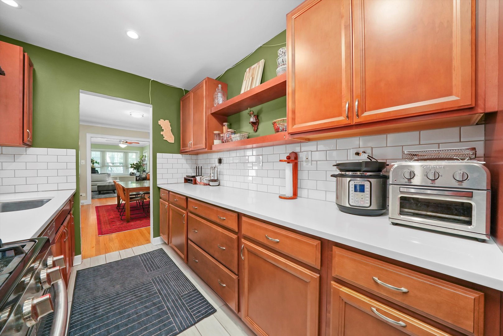 5700 N ARTESIAN Avenue Unit: 2S