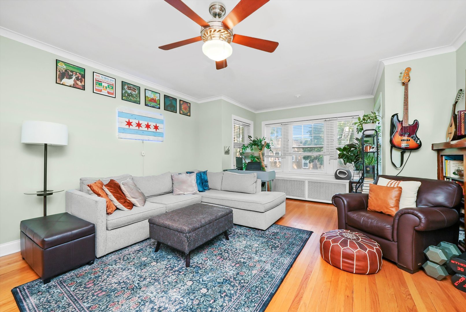 5700 N ARTESIAN Avenue Unit: 2S