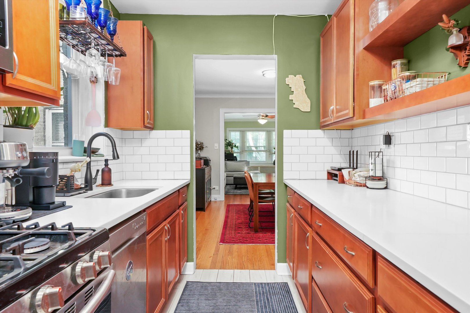 5700 N ARTESIAN Avenue Unit: 2S