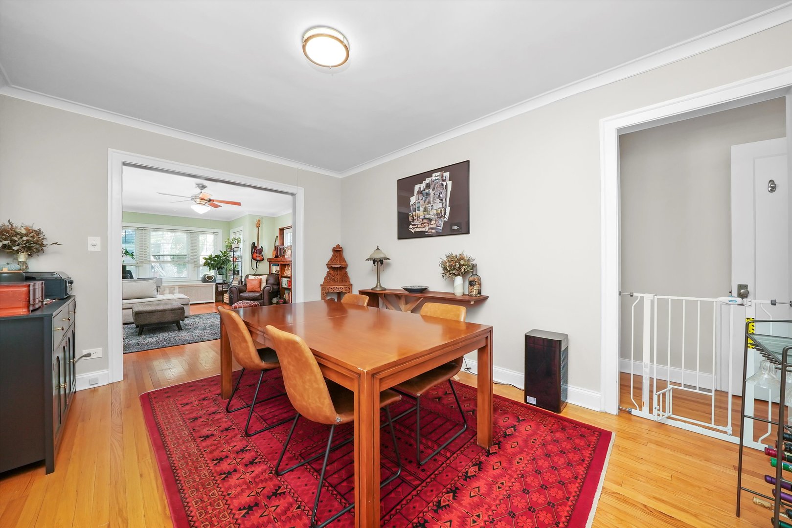 5700 N ARTESIAN Avenue Unit: 2S