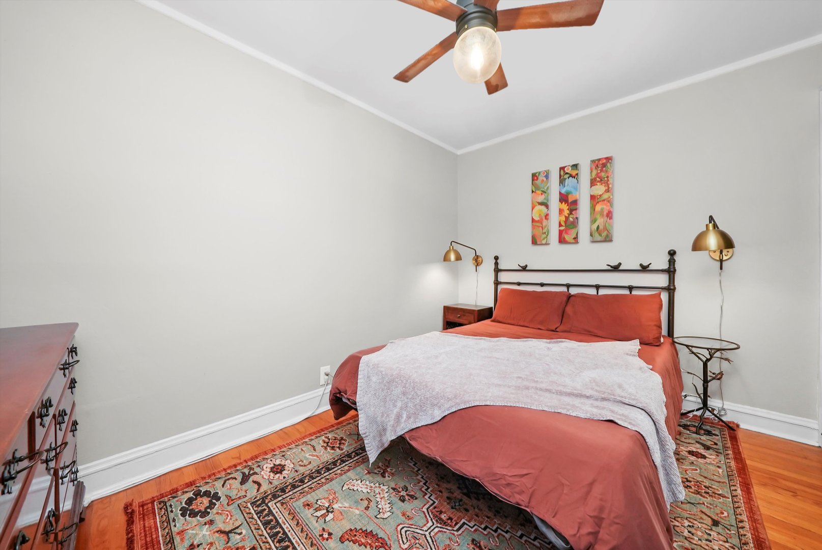 5700 N ARTESIAN Avenue Unit: 2S