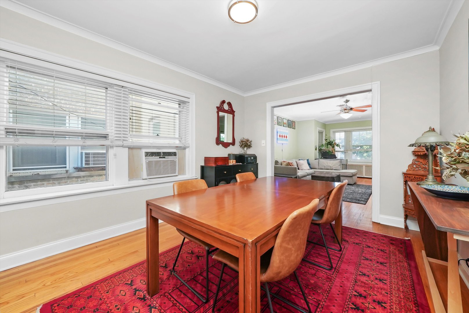 5700 N ARTESIAN Avenue Unit: 2S